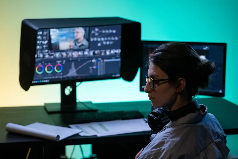 Why Your Budget Monitor Stops Telling the Truth: Capacitor Quality and Long-Term Color Fidelity